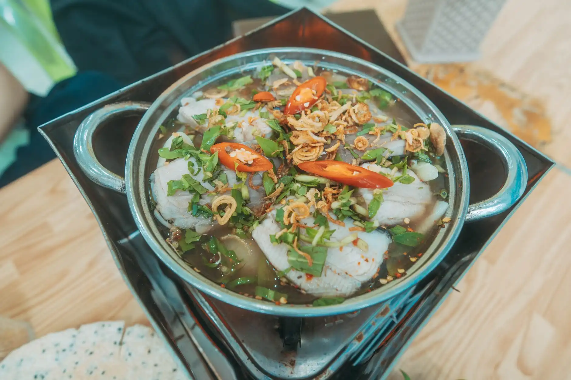 企事业单位食堂托管与自运营成本效益对比分析
